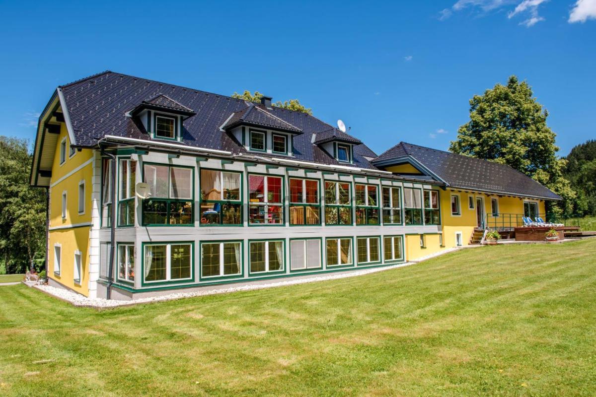 Huette Zum Verlieben Gurk Exteriör bild